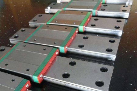 靜音式重負荷型滾珠直線導(dǎo)軌QH系列精度等級